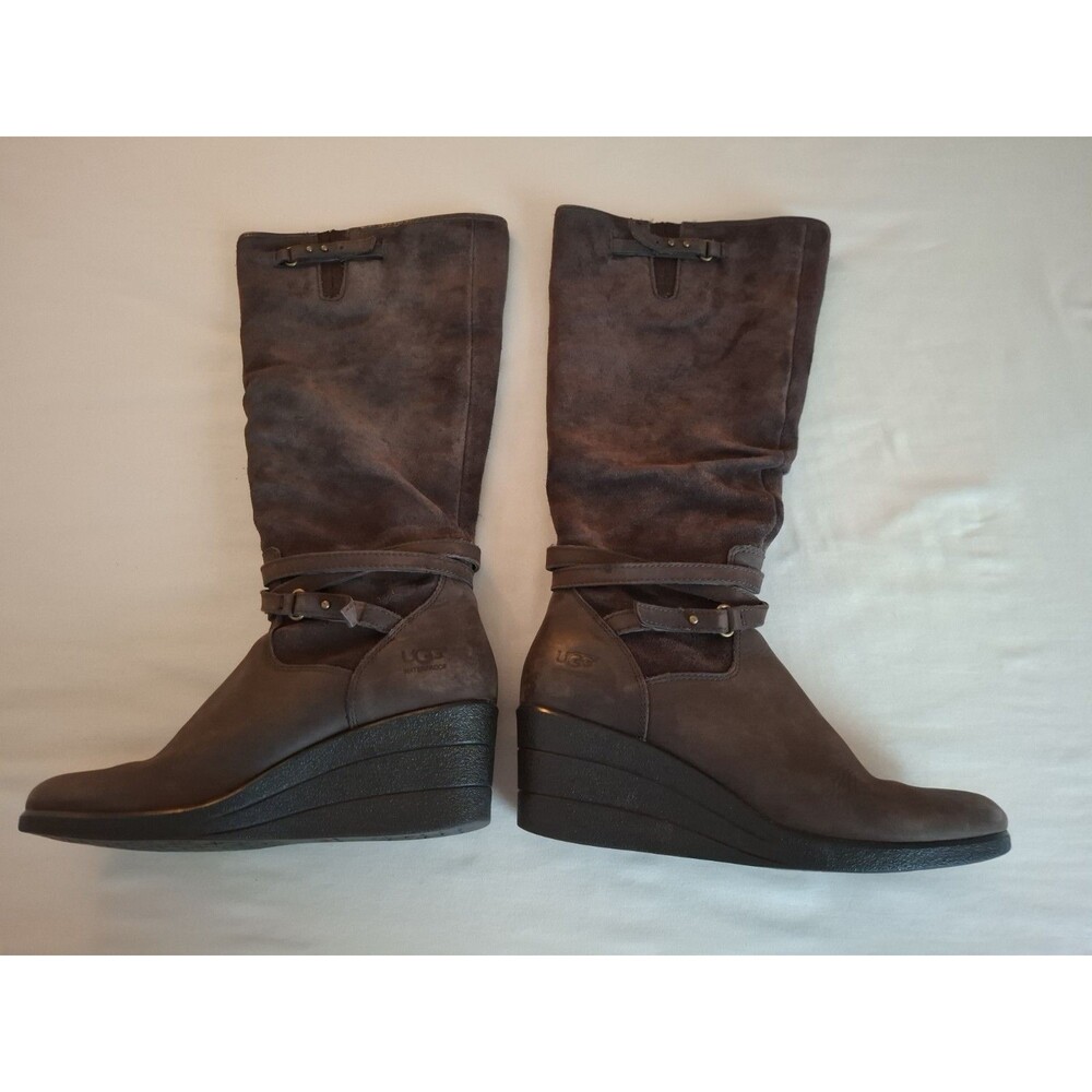 UGG Waterproof Lesley Brown Leather Wedge Tall Boots Buckle Detail Wms SZ 8 Read